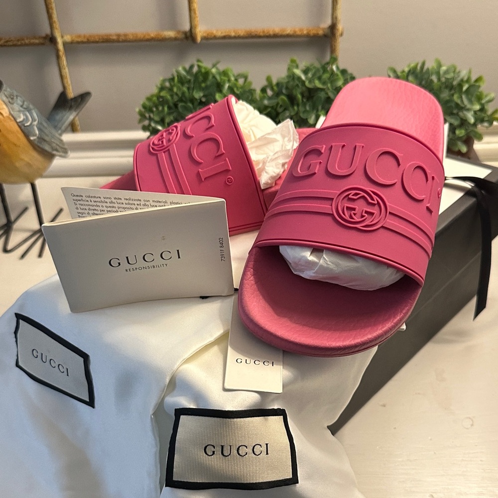 Gucci Hot Pink Rubber Slide Sandals with Embossed Logo